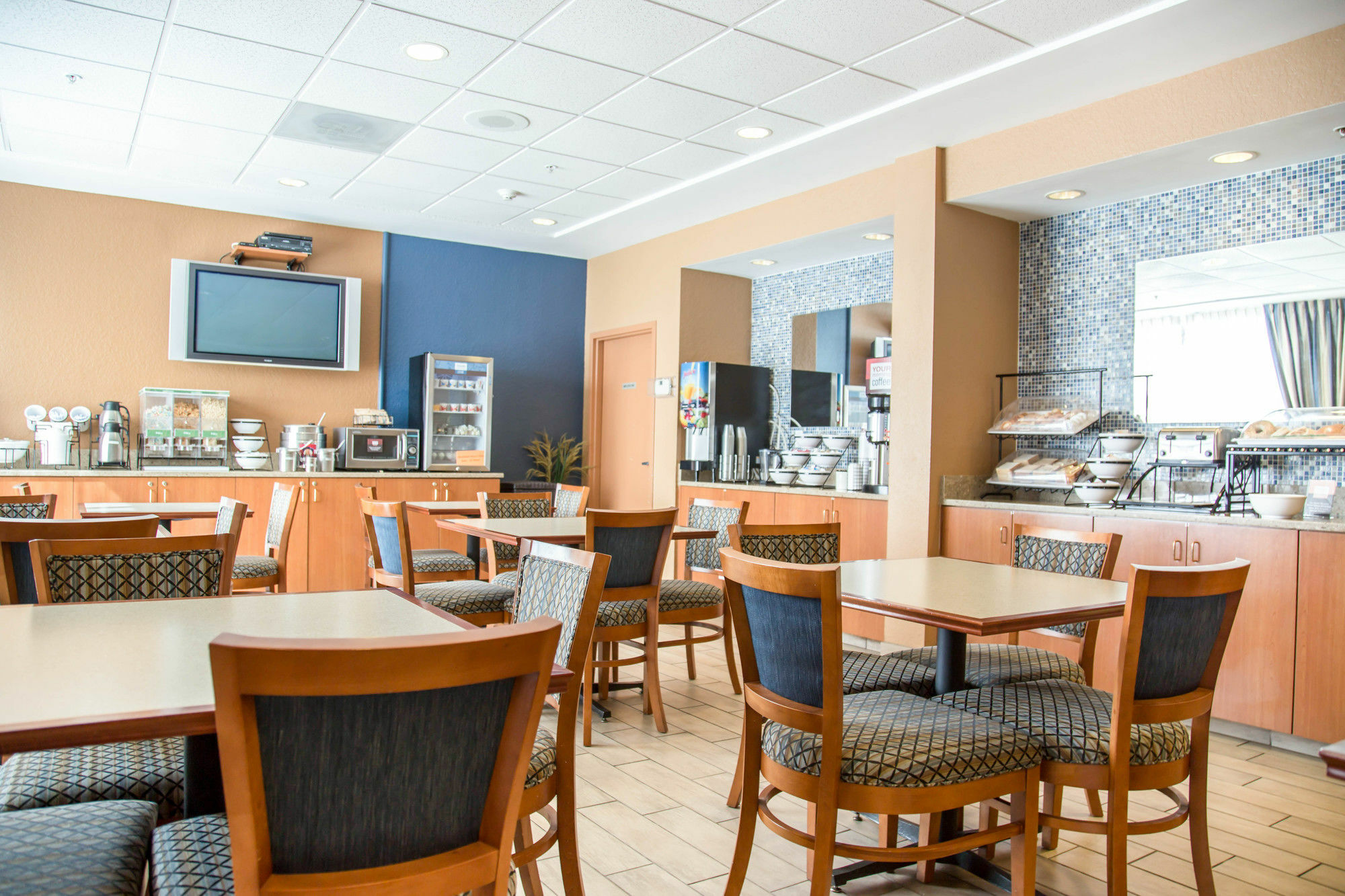 Comfort & Orlando North Hotel