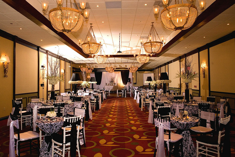 Newport Beachside & Resort