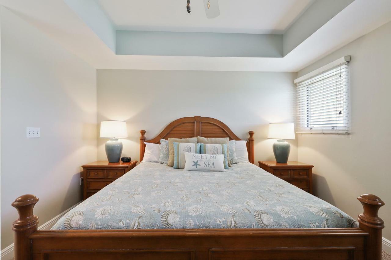 Holiday home Sterling Breeze 807 *