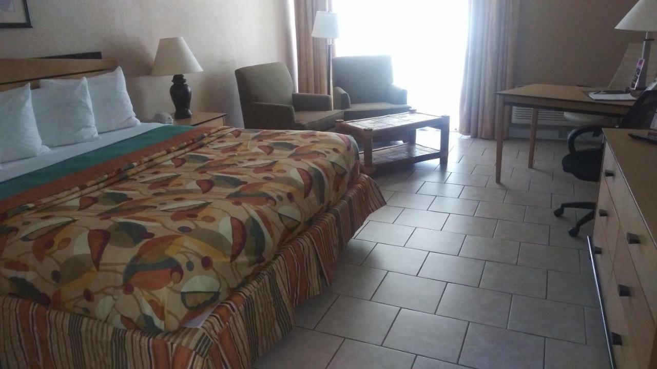 Vista Tarpon Hotel