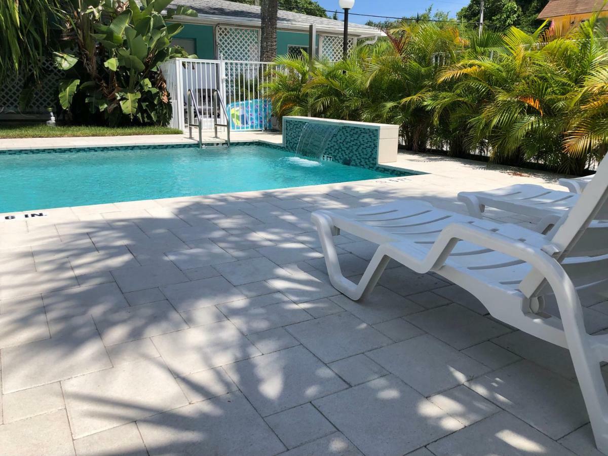 White Horse 2* Lake Worth Beach