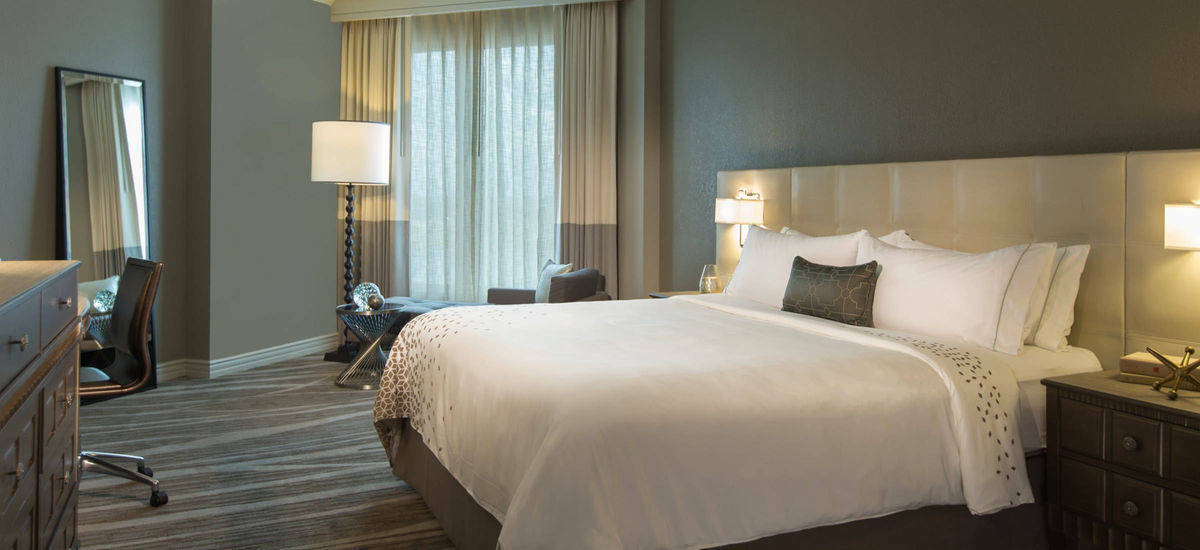 Renaissance International Plaza 4*
