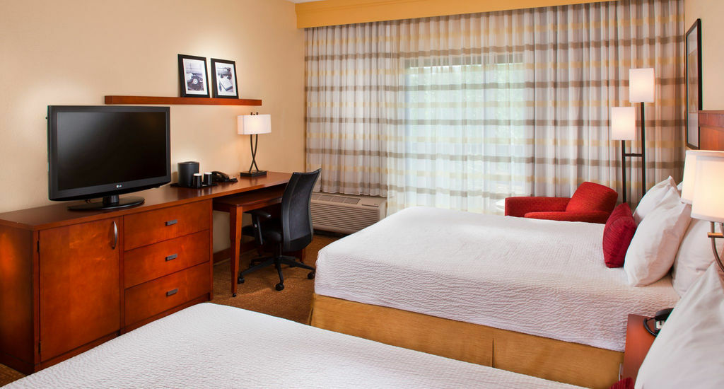 Courtyard West 3*