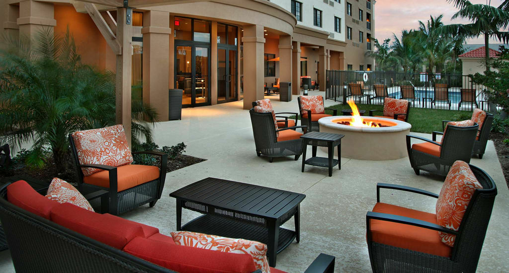 Courtyard By Marriott Hotel