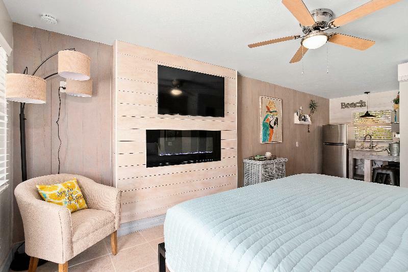 Inn Latitude 26 Waterfront Boutique - Bonita Springs