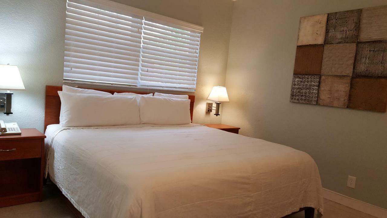Coral Key Hotel