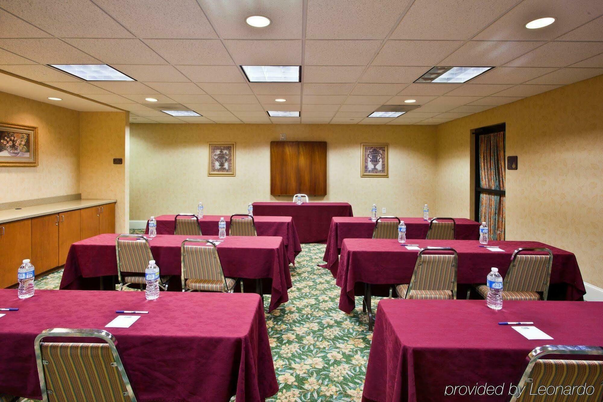 Hotel Express & Tampa-anderson Road-veterans Exp By Ihg 2*