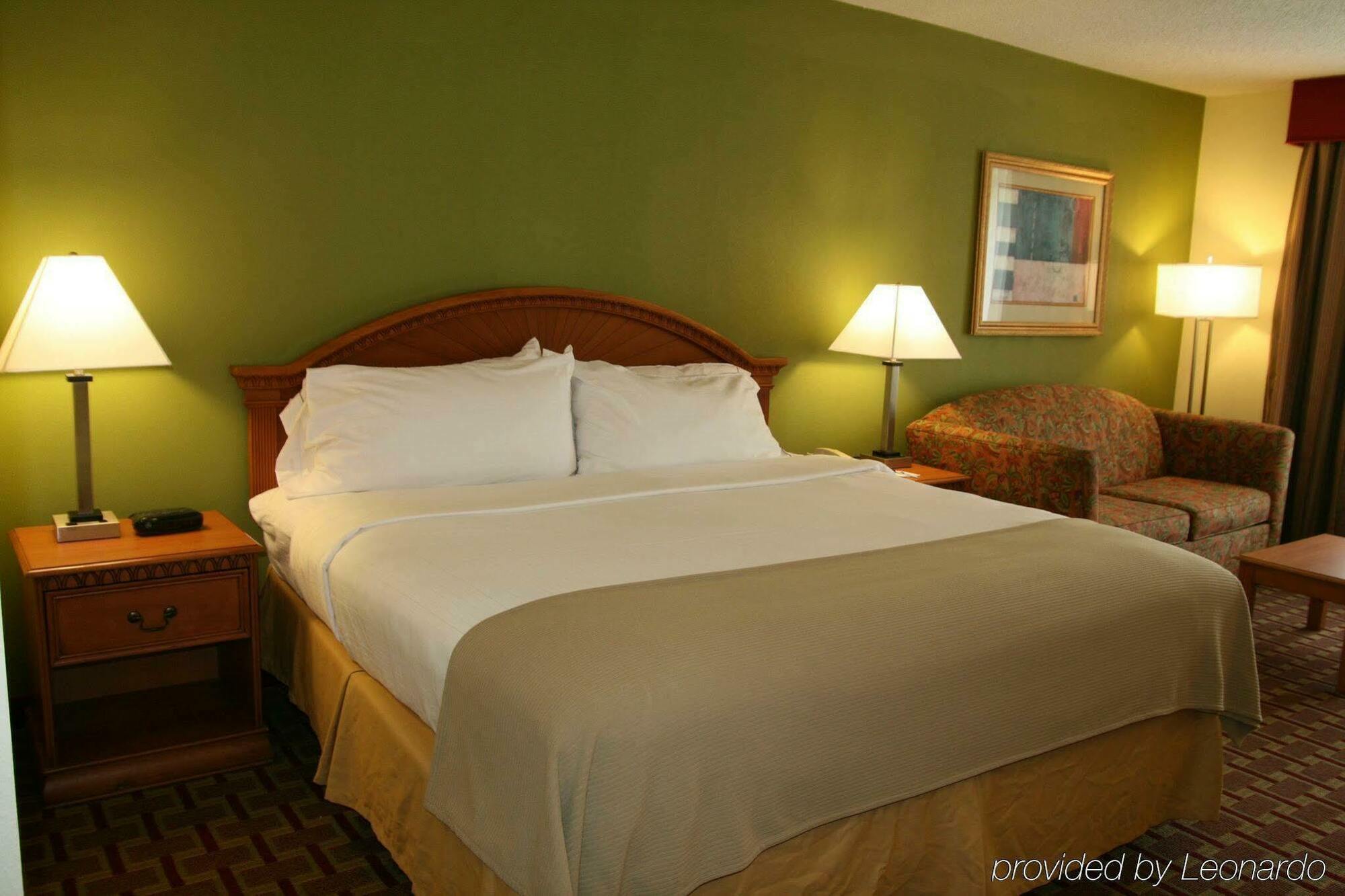 Express & Tampa-anderson Road-veterans Exp By Ihg Hotel 2*