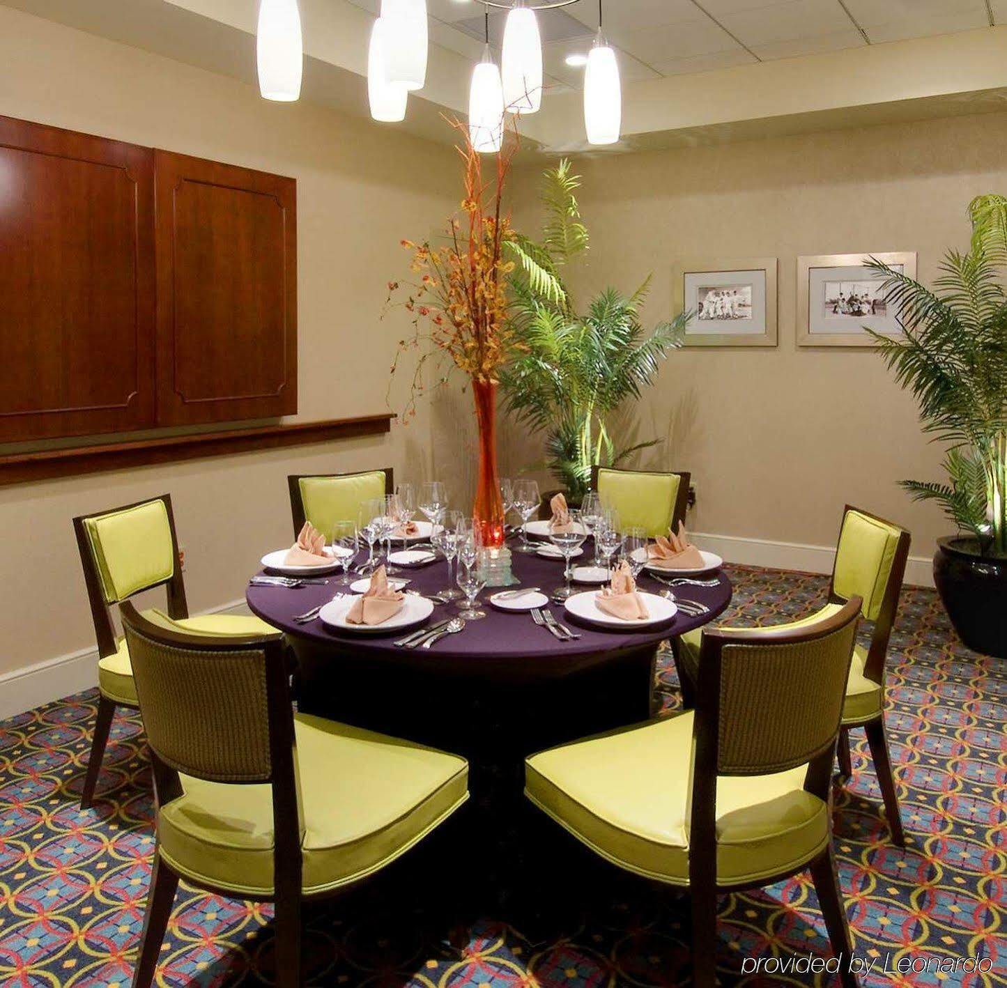Hilton Garden Airport/westshore 3*