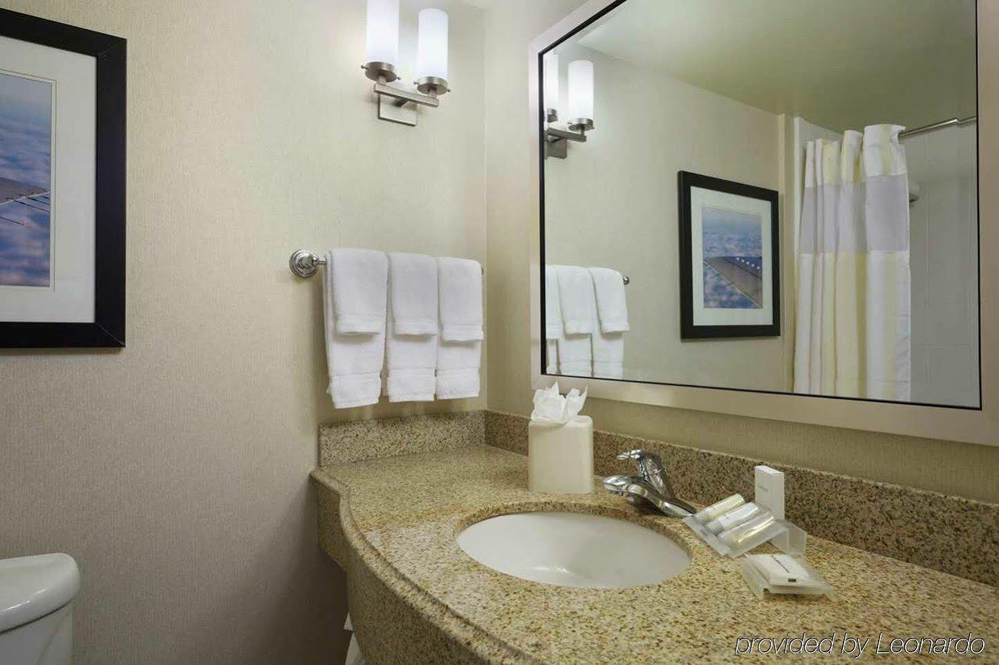 Hilton Garden Airport/westshore 3*