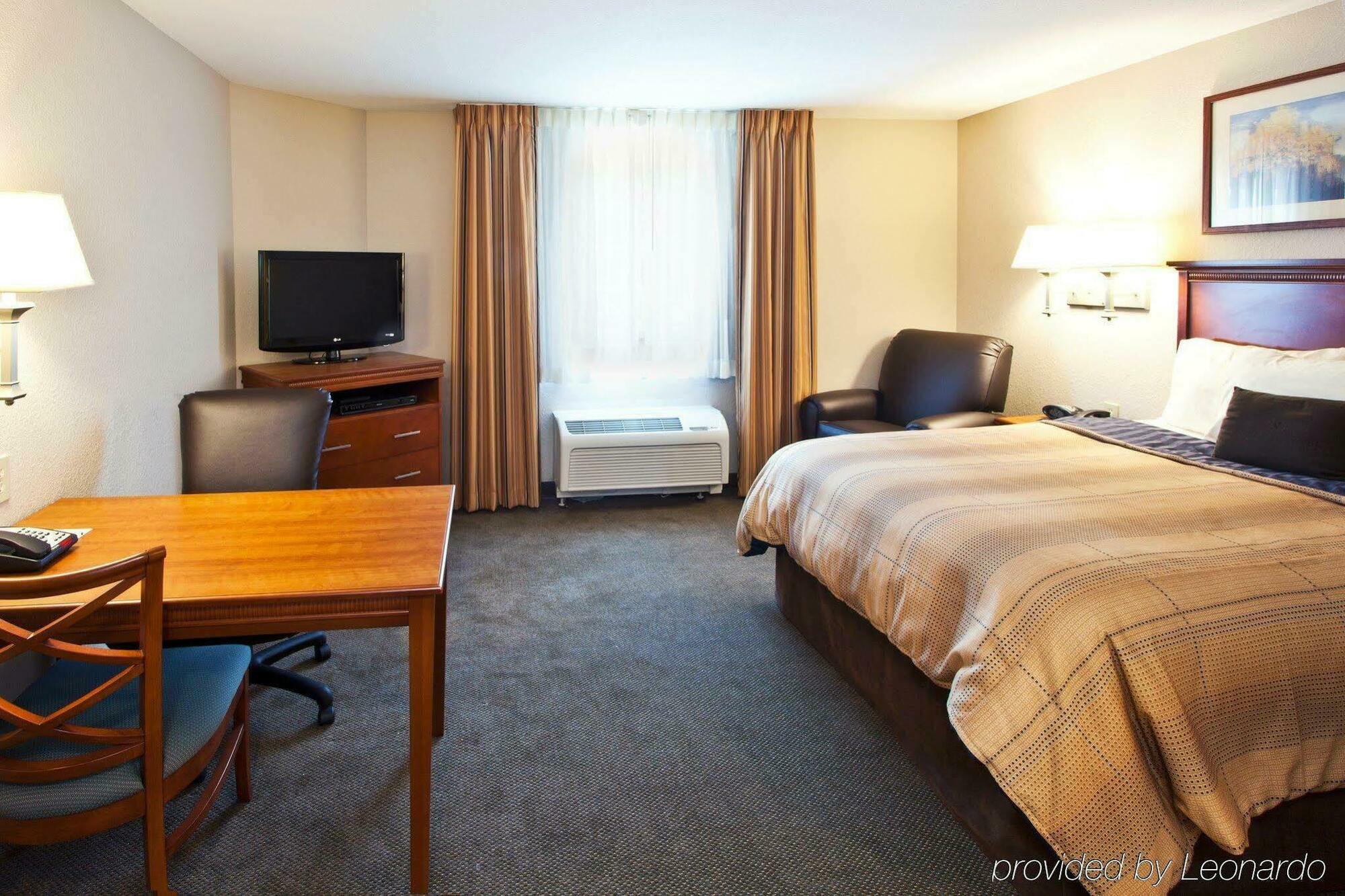 Candlewood East Merril Road By Ihg Hotel 2*