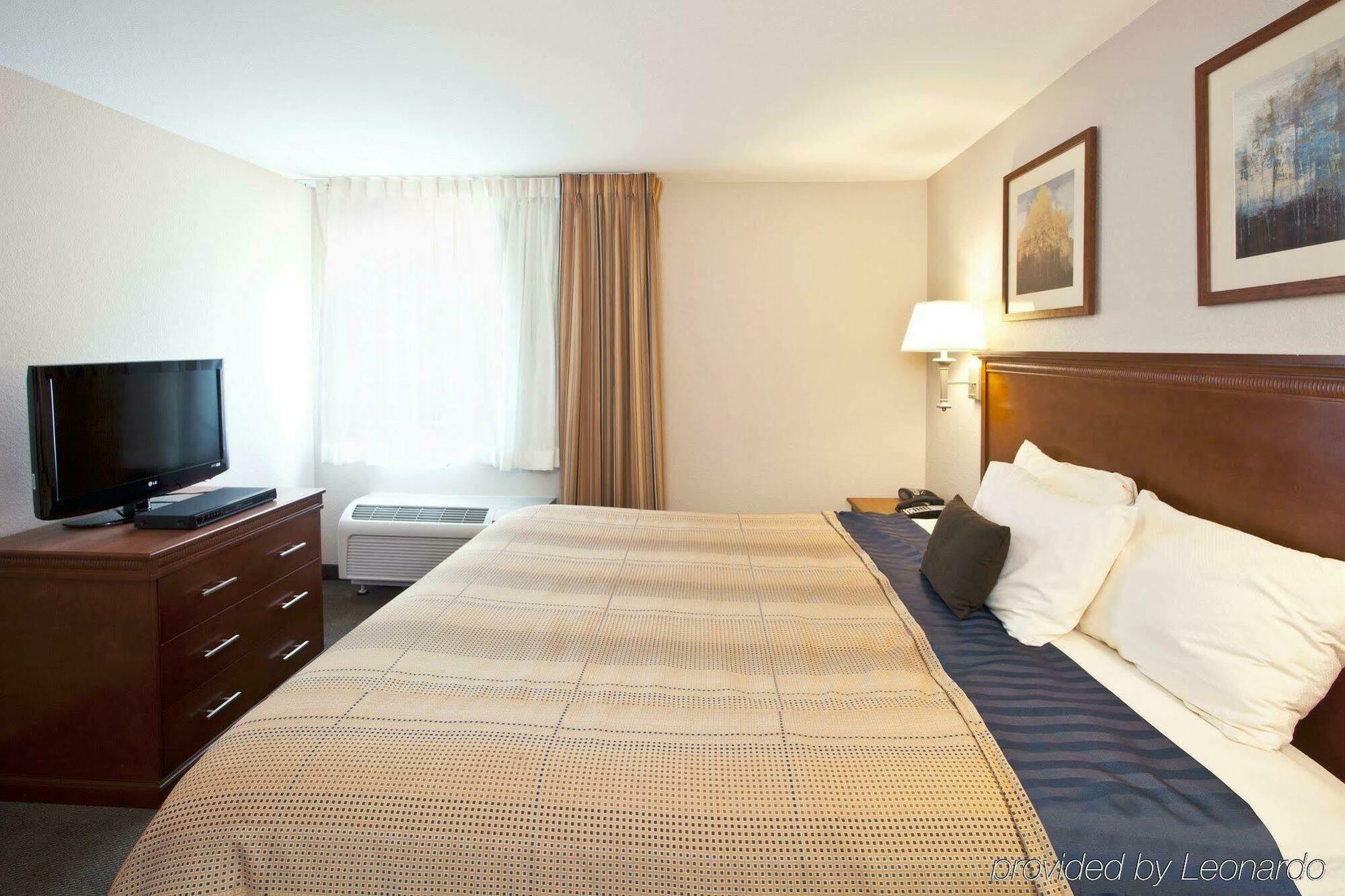 Candlewood East Merril Road By Ihg Hotel