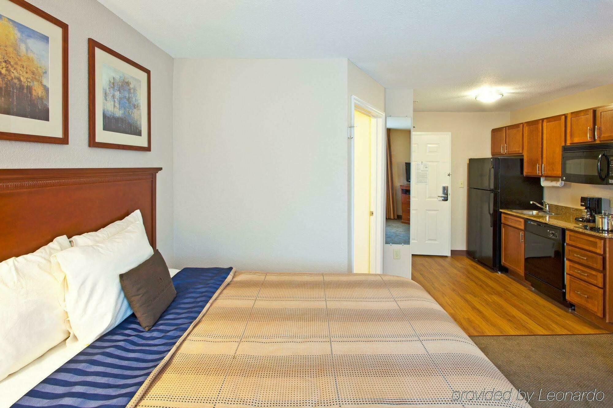 Candlewood East Merril Road By Ihg 2*