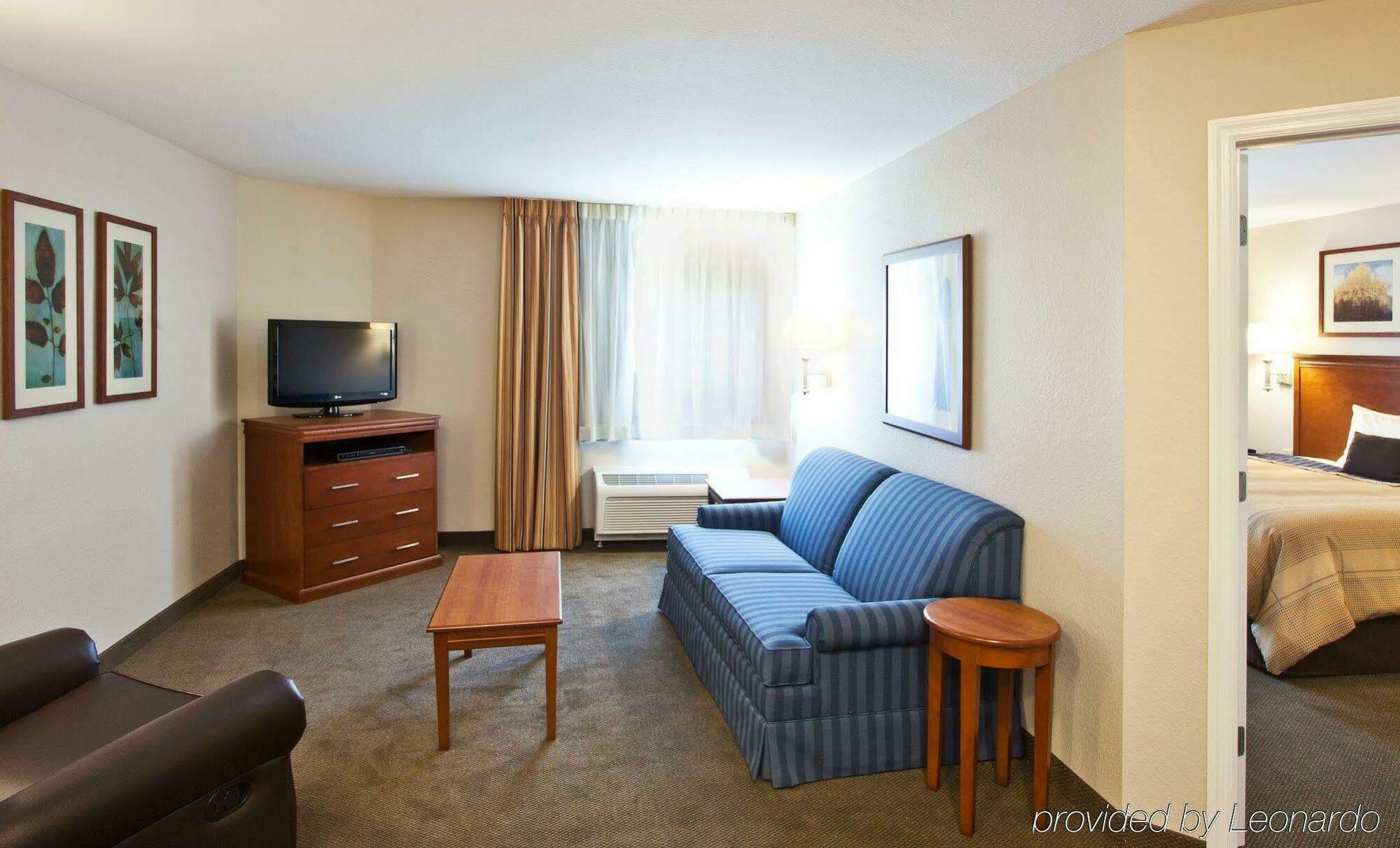 Candlewood East Merril Road By Ihg 2*