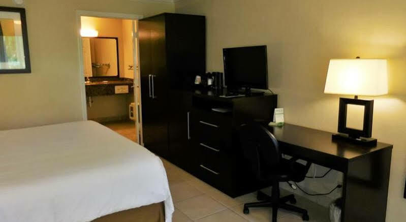 Wyndham Garden Myers Hotel 3*