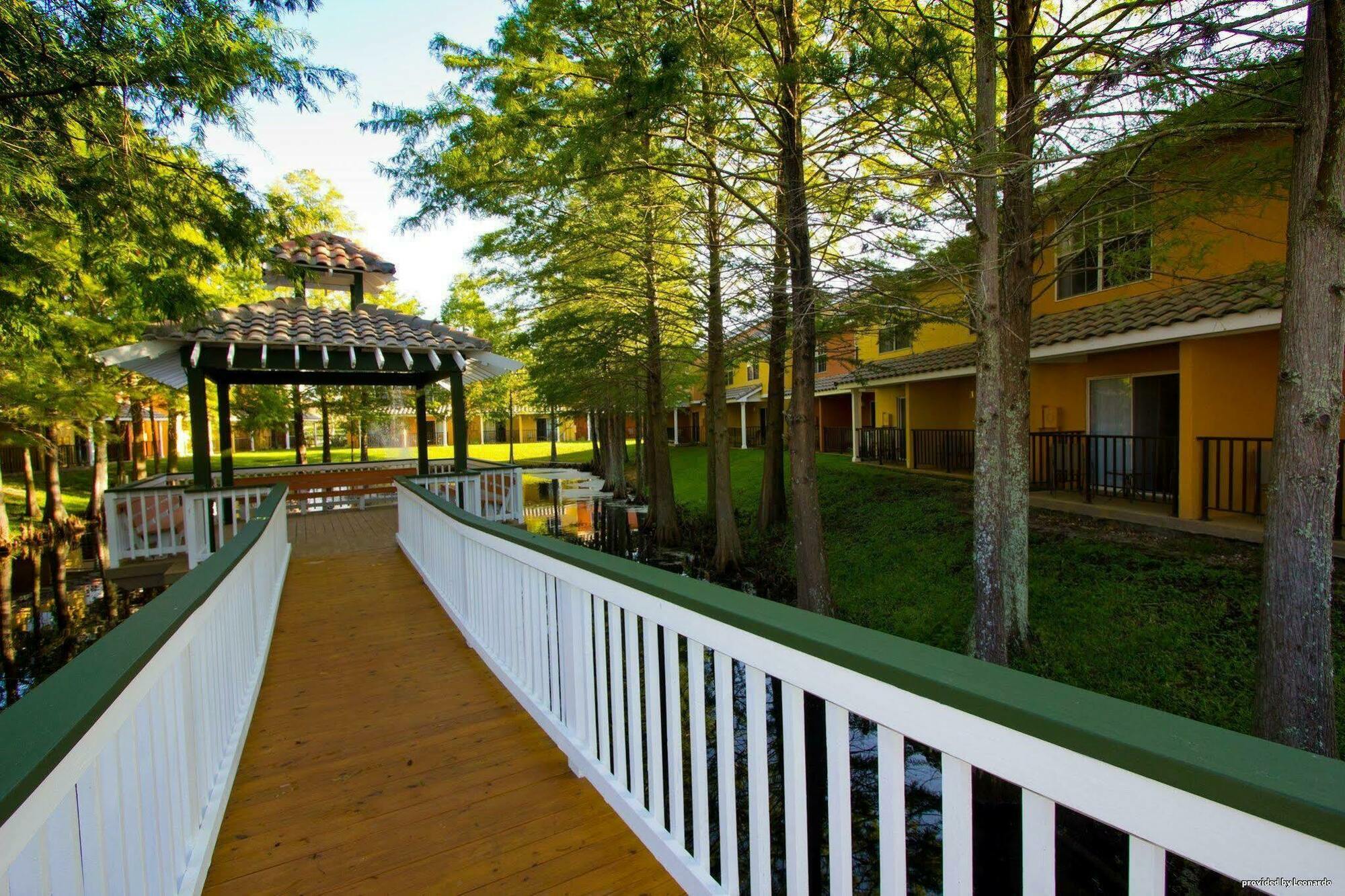 Resort Saratoga Villas- Near