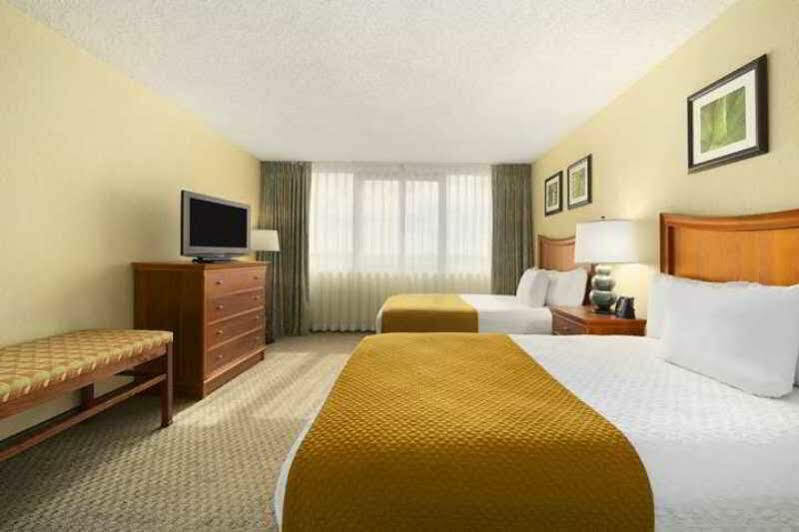 Hotel Embassy By Hilton Orlando International Drive Icon Park