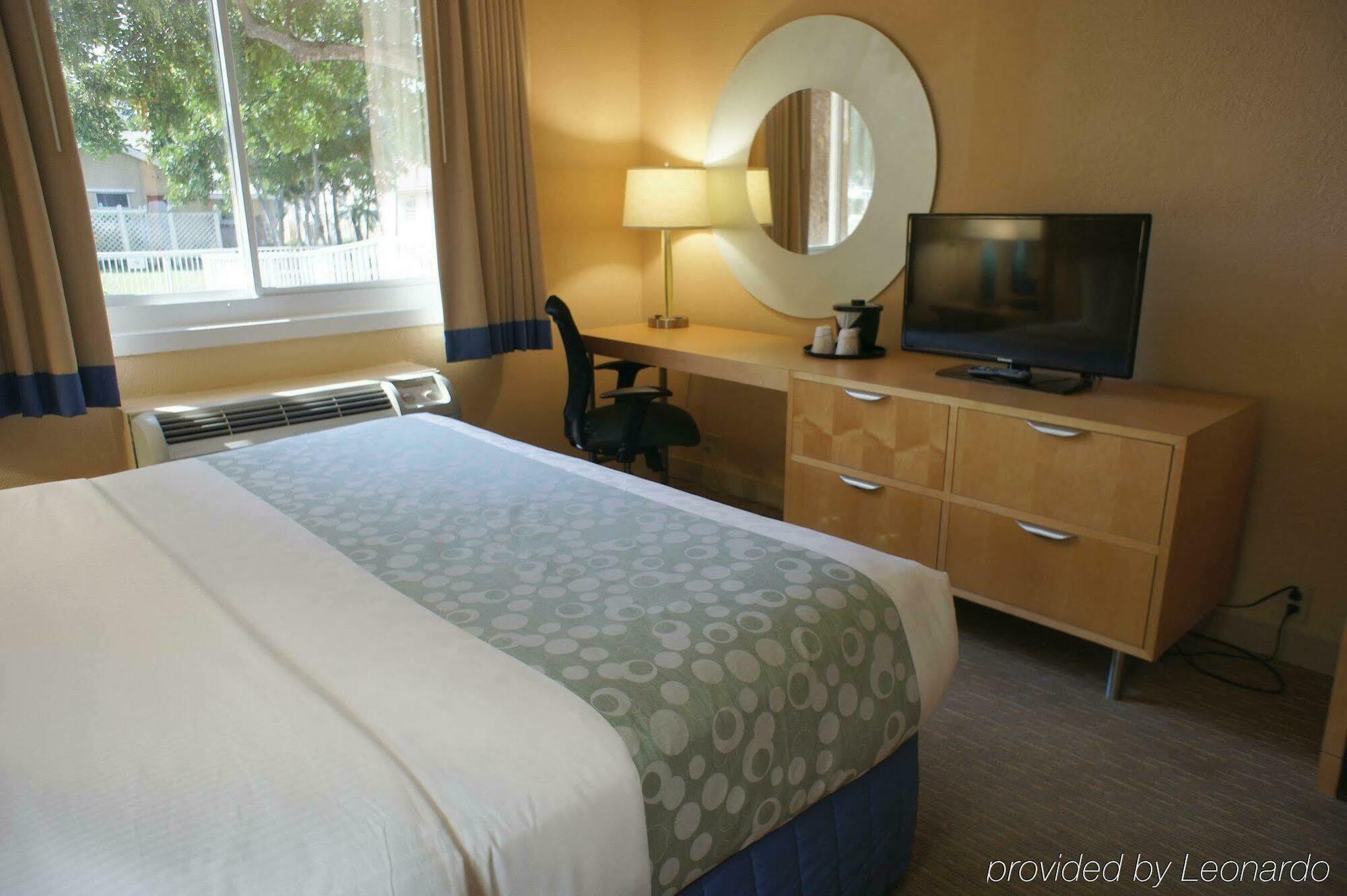 La Quinta By Wyndham South Hotel