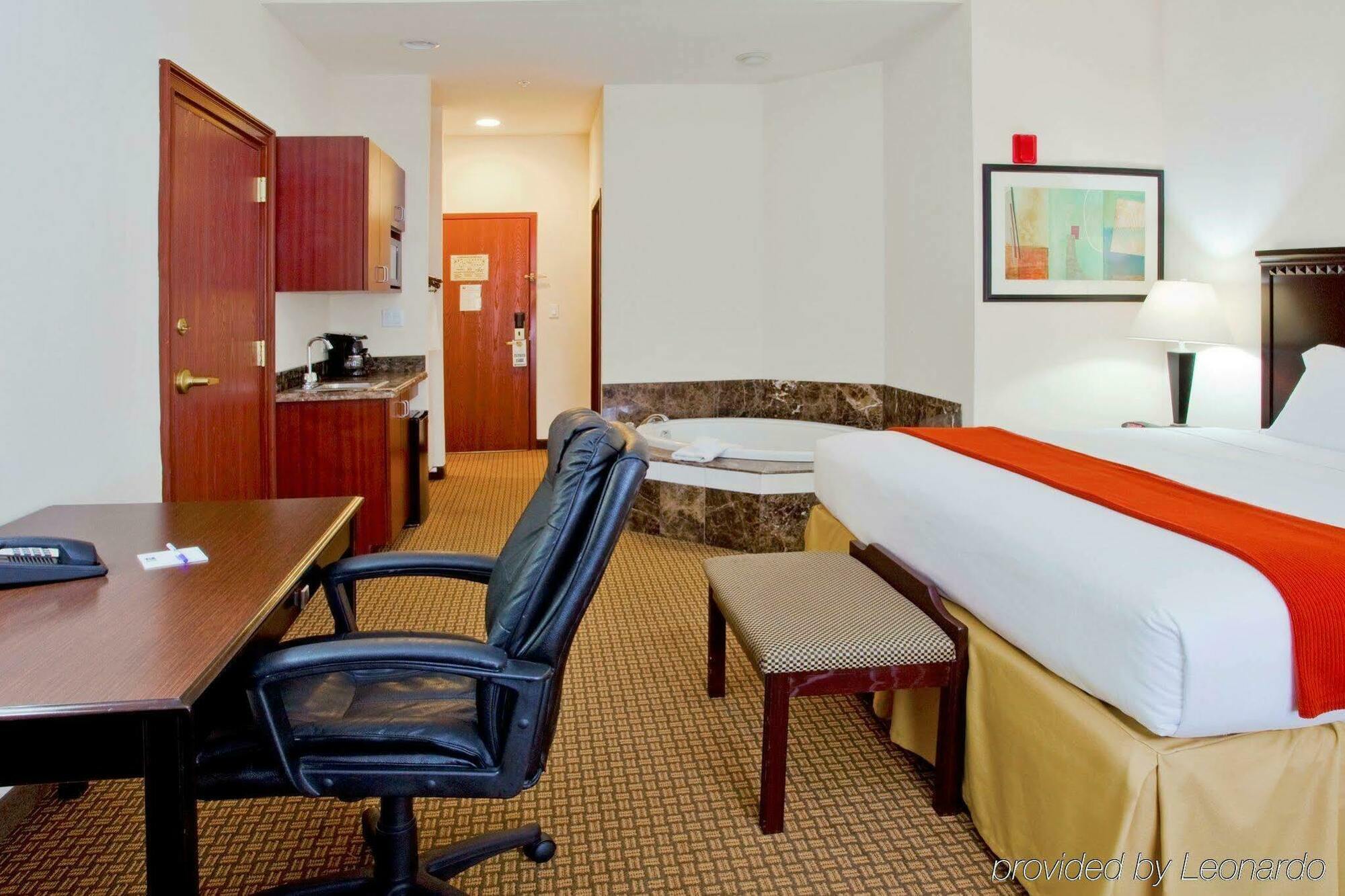 Hotel Express & By Ihg 2*
