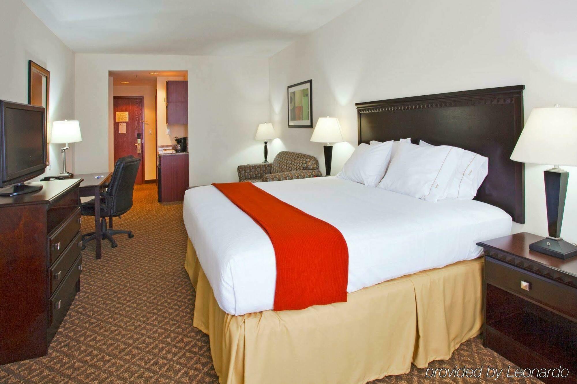 Express & By Ihg Hotel 2*