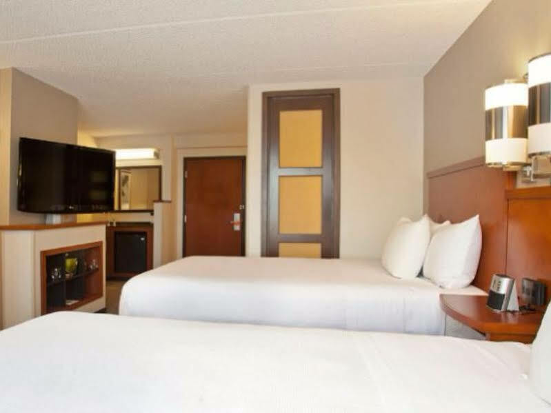 Hyatt Place Across From Universal Hotel 3*