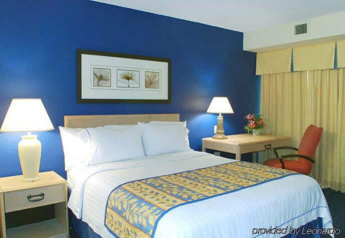 Hotel By Marriott Airport 3*