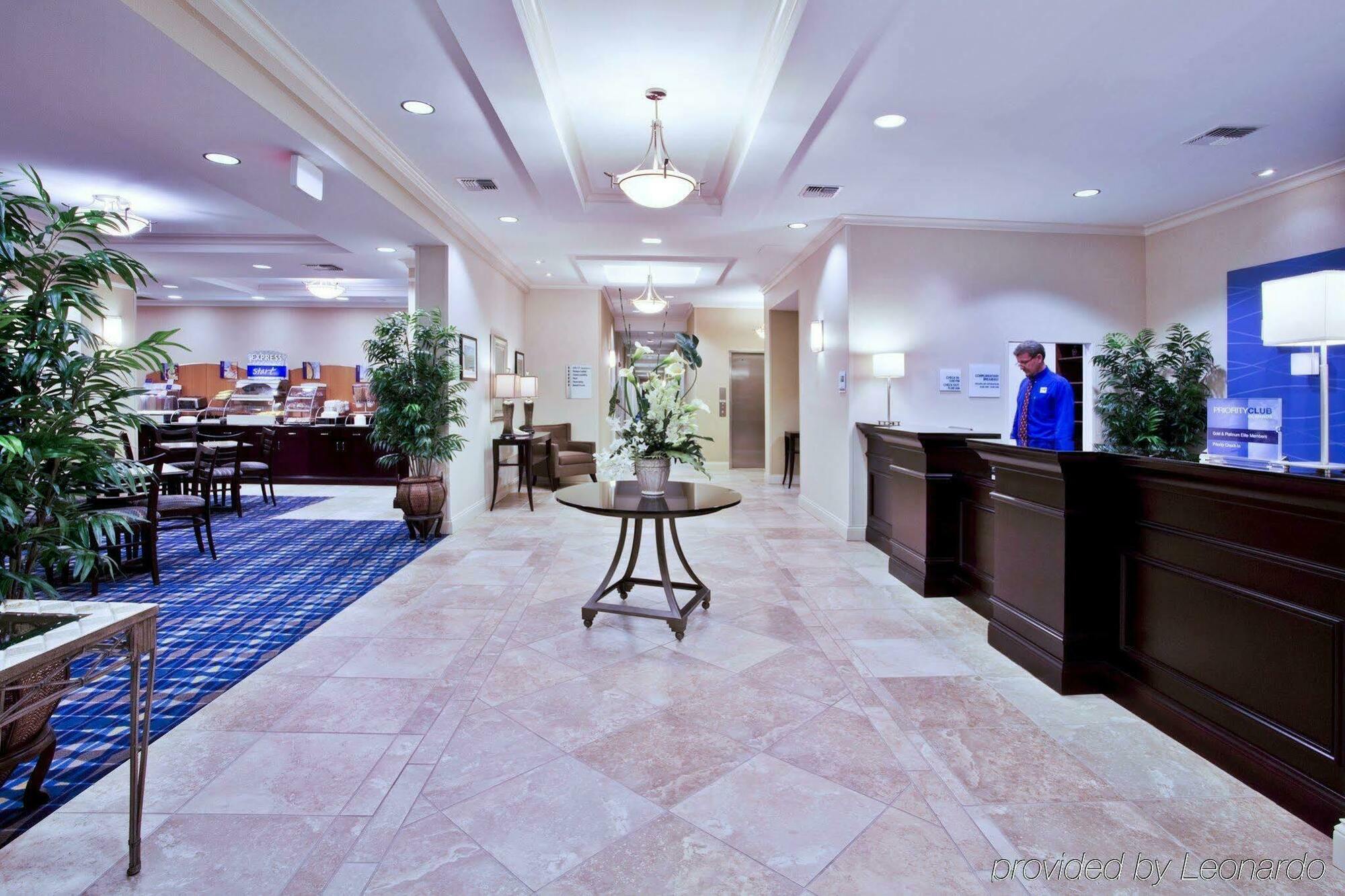 Express & Pierce West By Ihg Fort Pierce