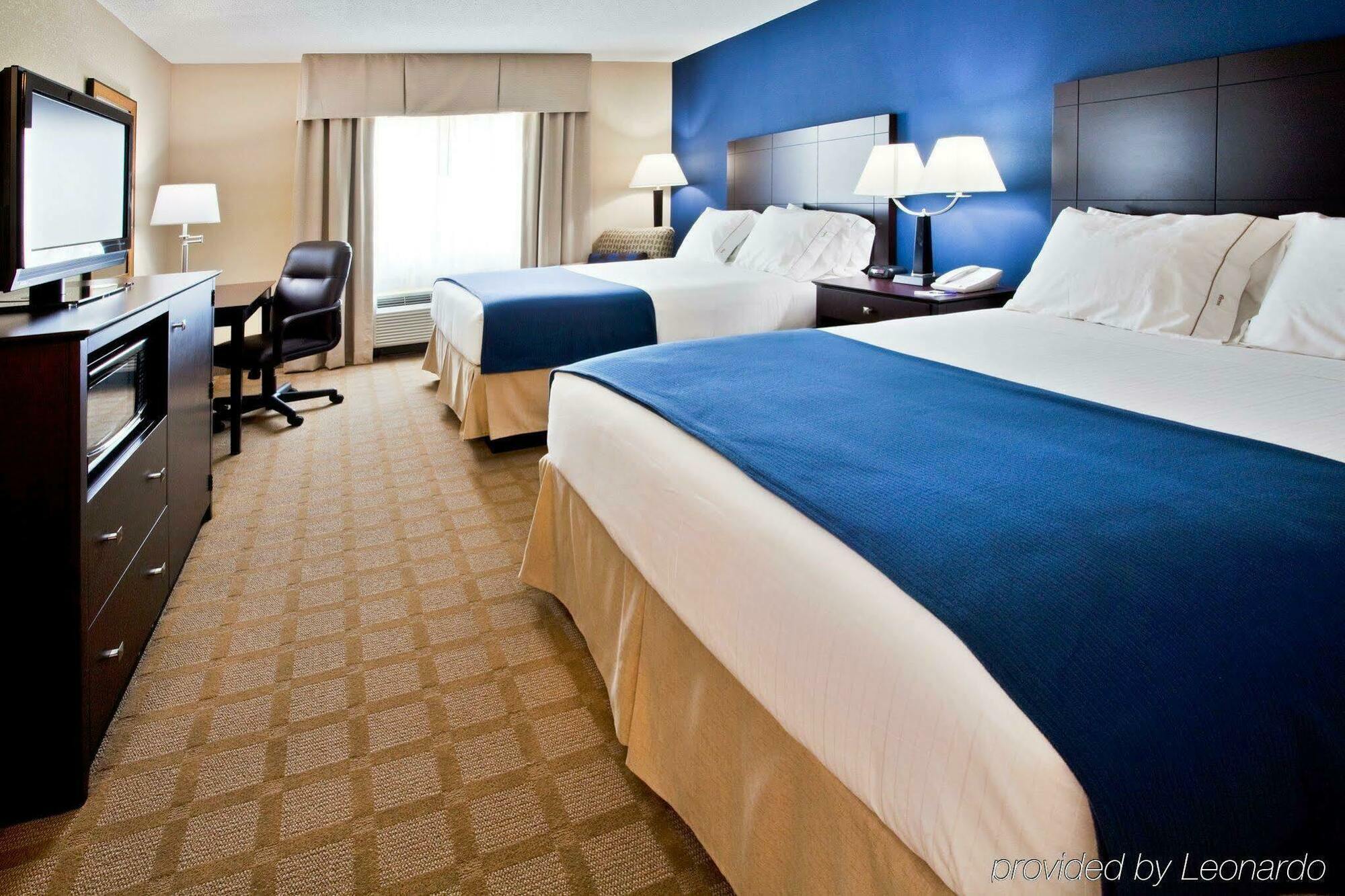 Express & Pierce West By Ihg Hotel 3*