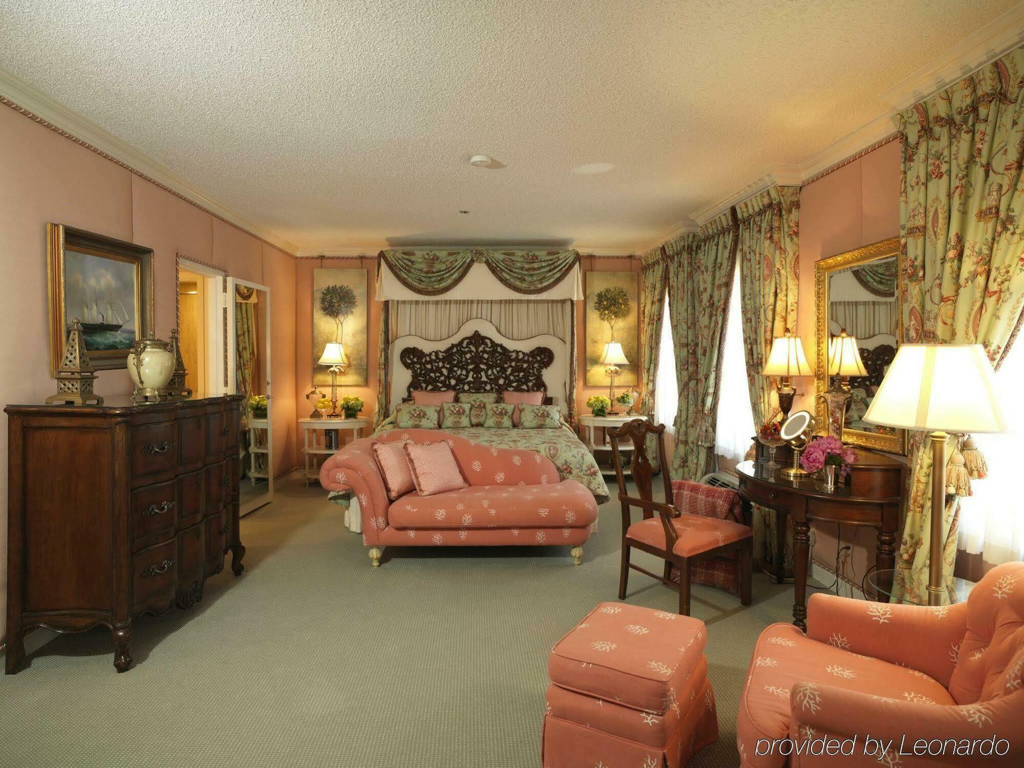 The Chesterfield Palm