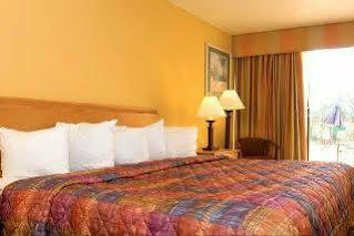 Days By Wyndham Neptune Hotel 2*