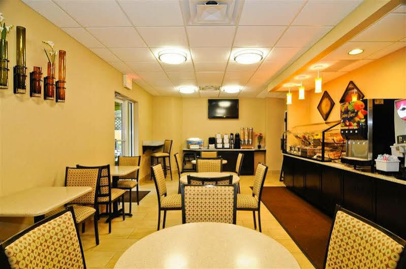 Spark By Hilton Orlando Near Seaworld 3*
