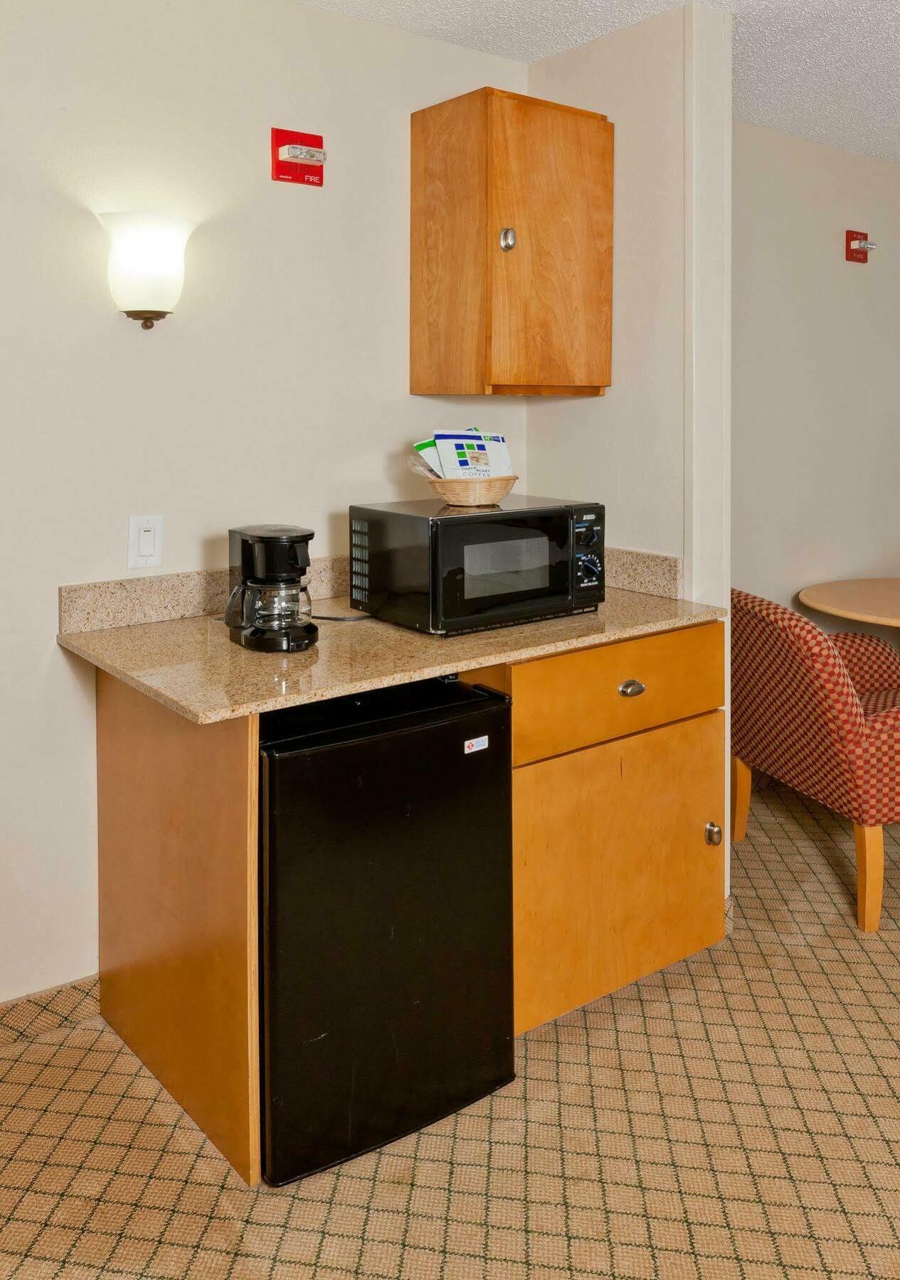 Express & - Nearest Universal By Ihg Hotel
