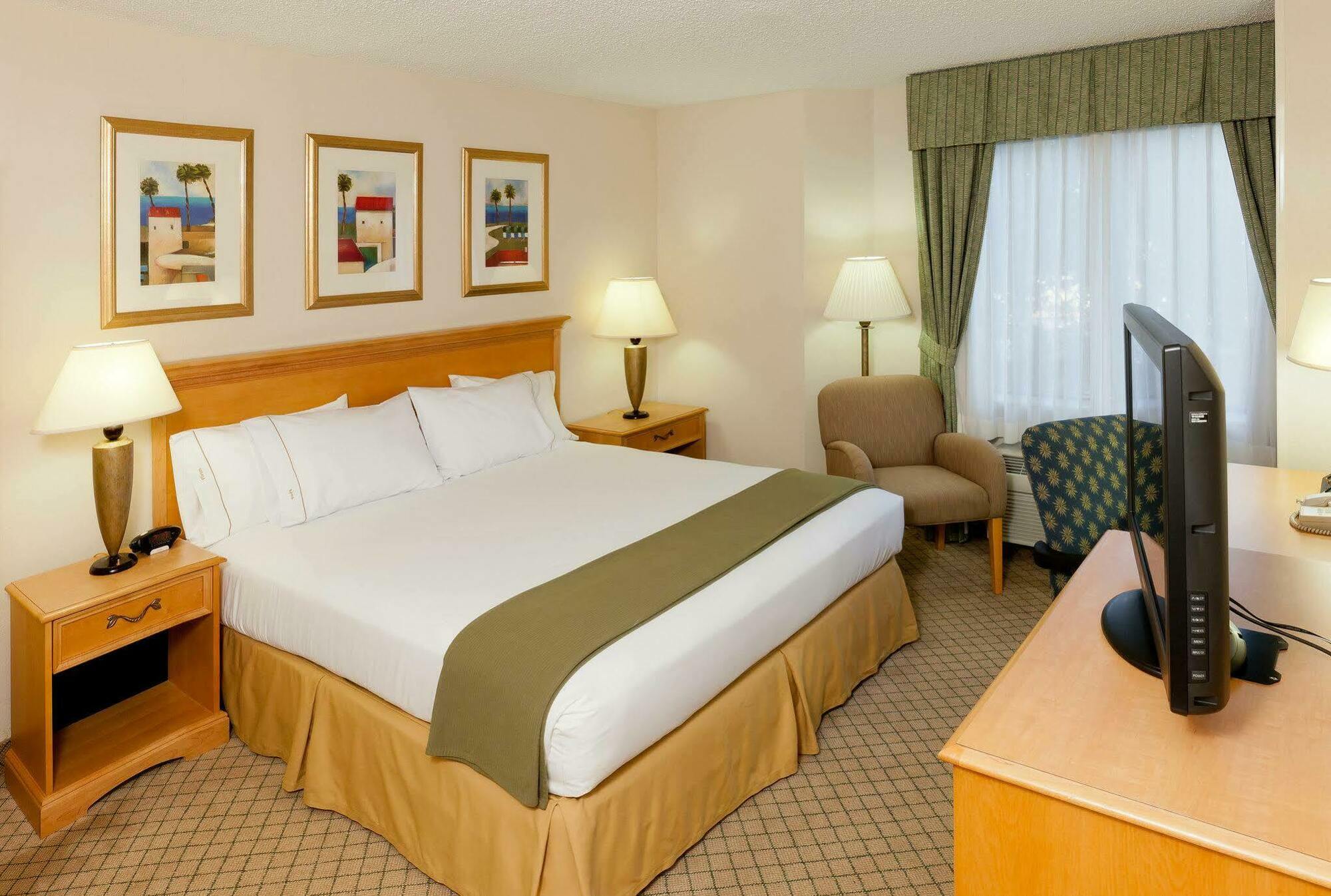 Hotel Express & - Nearest Universal By Ihg