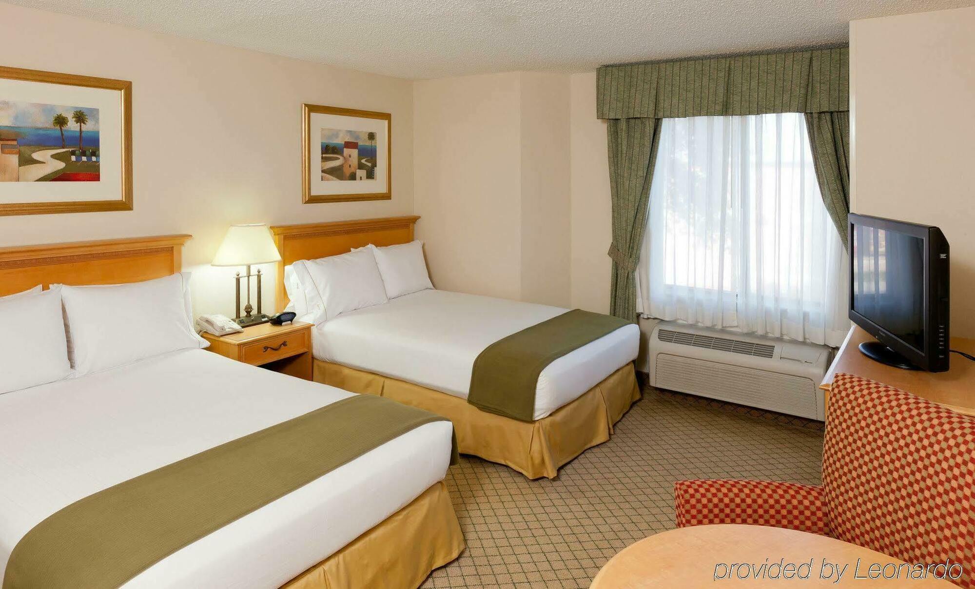Express & - Nearest Universal By Ihg 3*