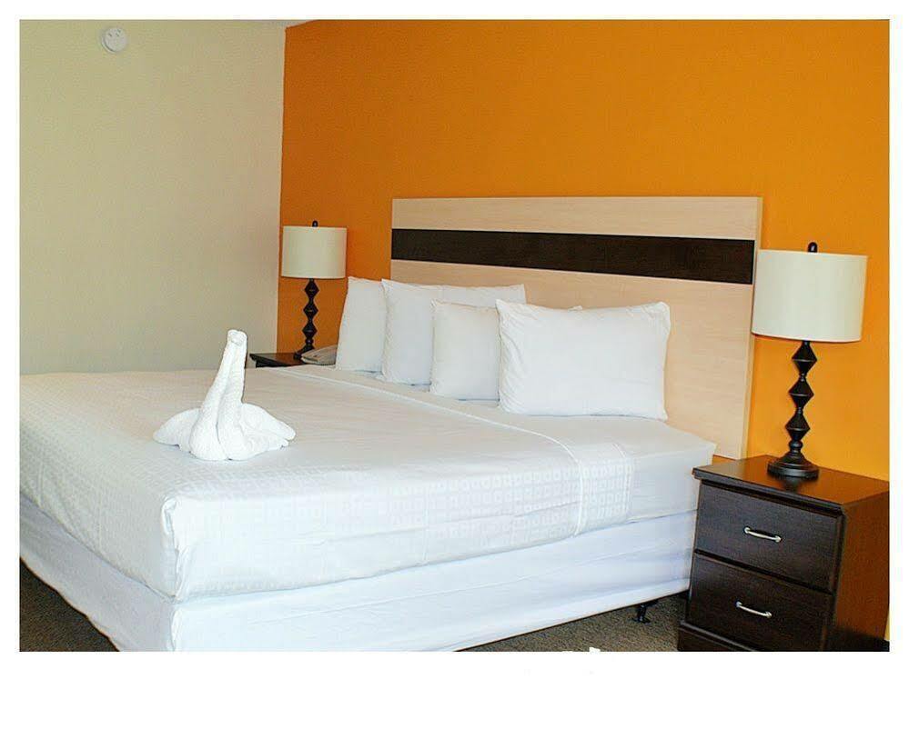 Roomba & At Old Town Hotel Kissimmee