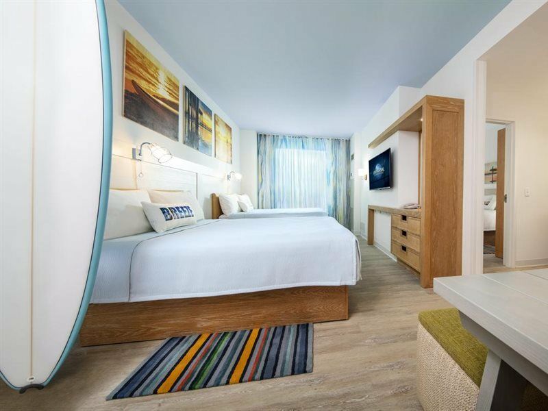 Resort Universal's Endless Summer - Dockside And
