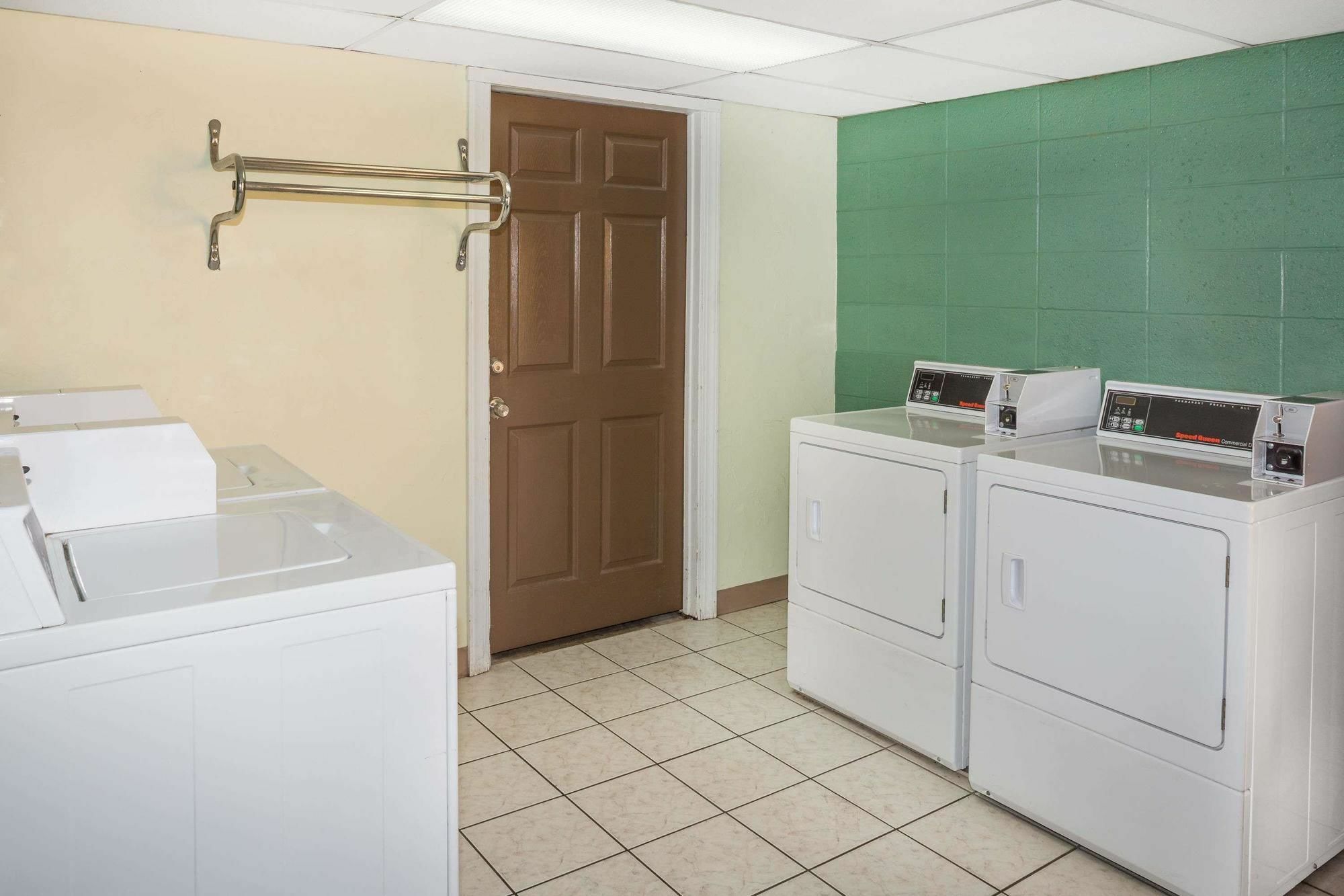 Travelodge By Wyndham Myers North Motel 2*