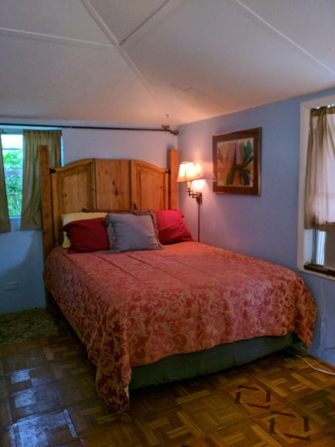 Holiday home 1 Beige Cozy Or 1 White Cozy Efficiency In Titusville