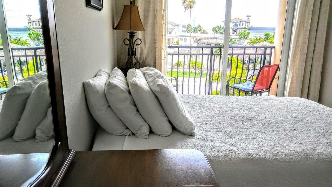 And Bay Mediterraneantownhouse * St. Pete Beach