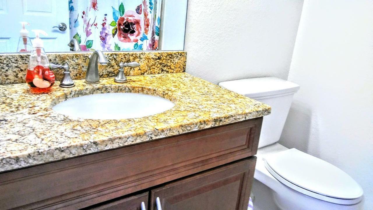 And Bay Mediterraneantownhouse *