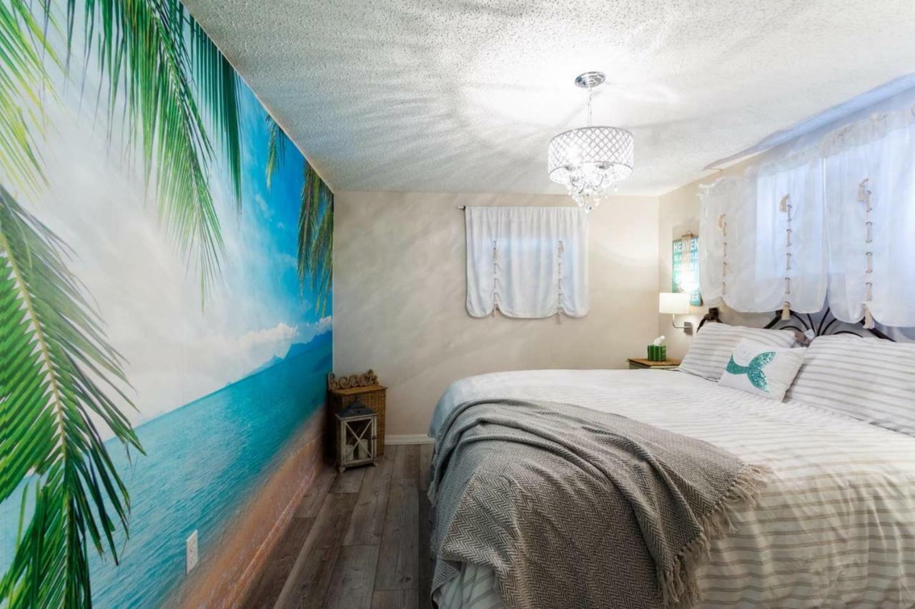 With Heated Pool Just Off Siesta Key Apartment