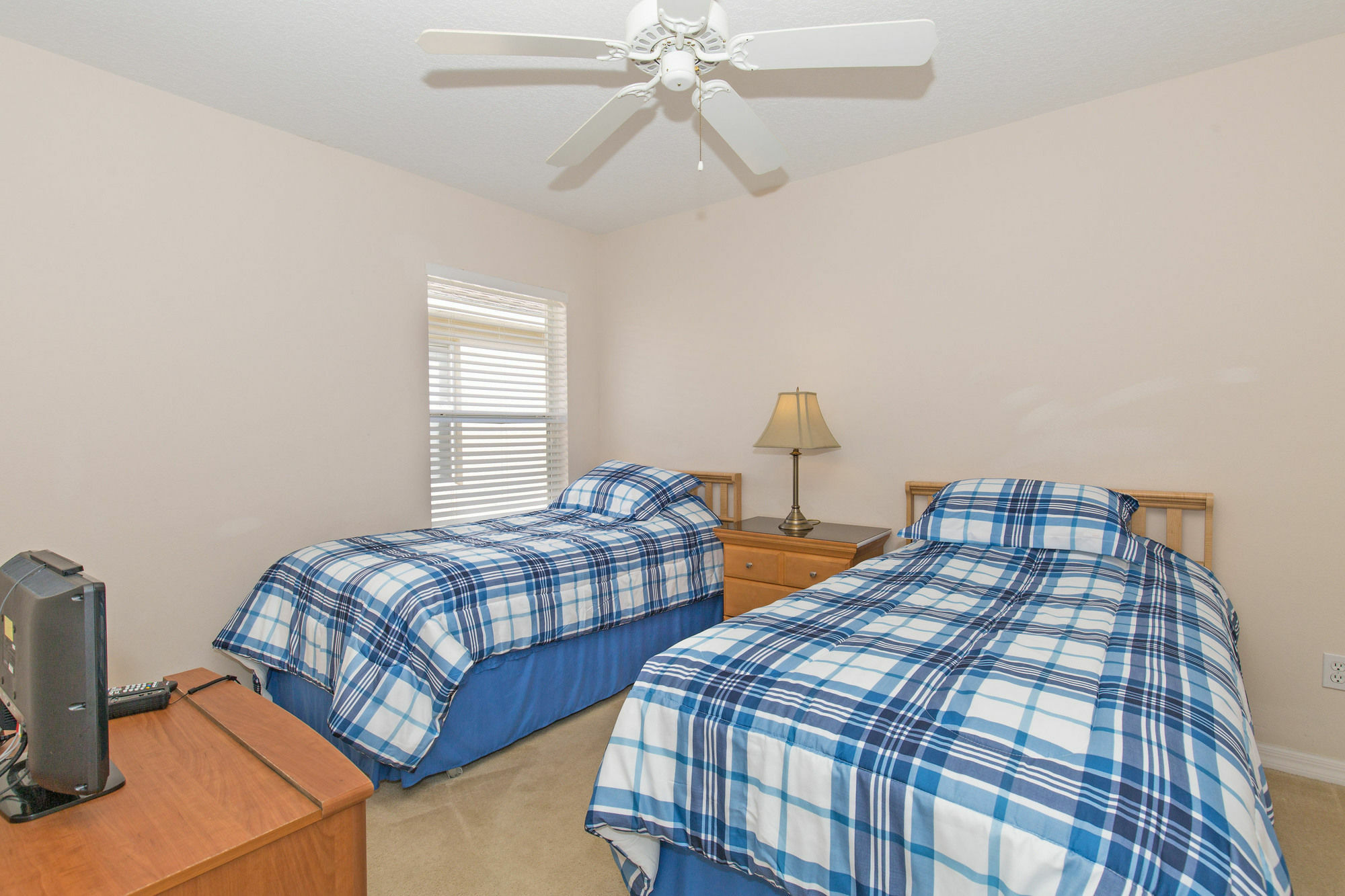 Rent A Davenport * Four Corners