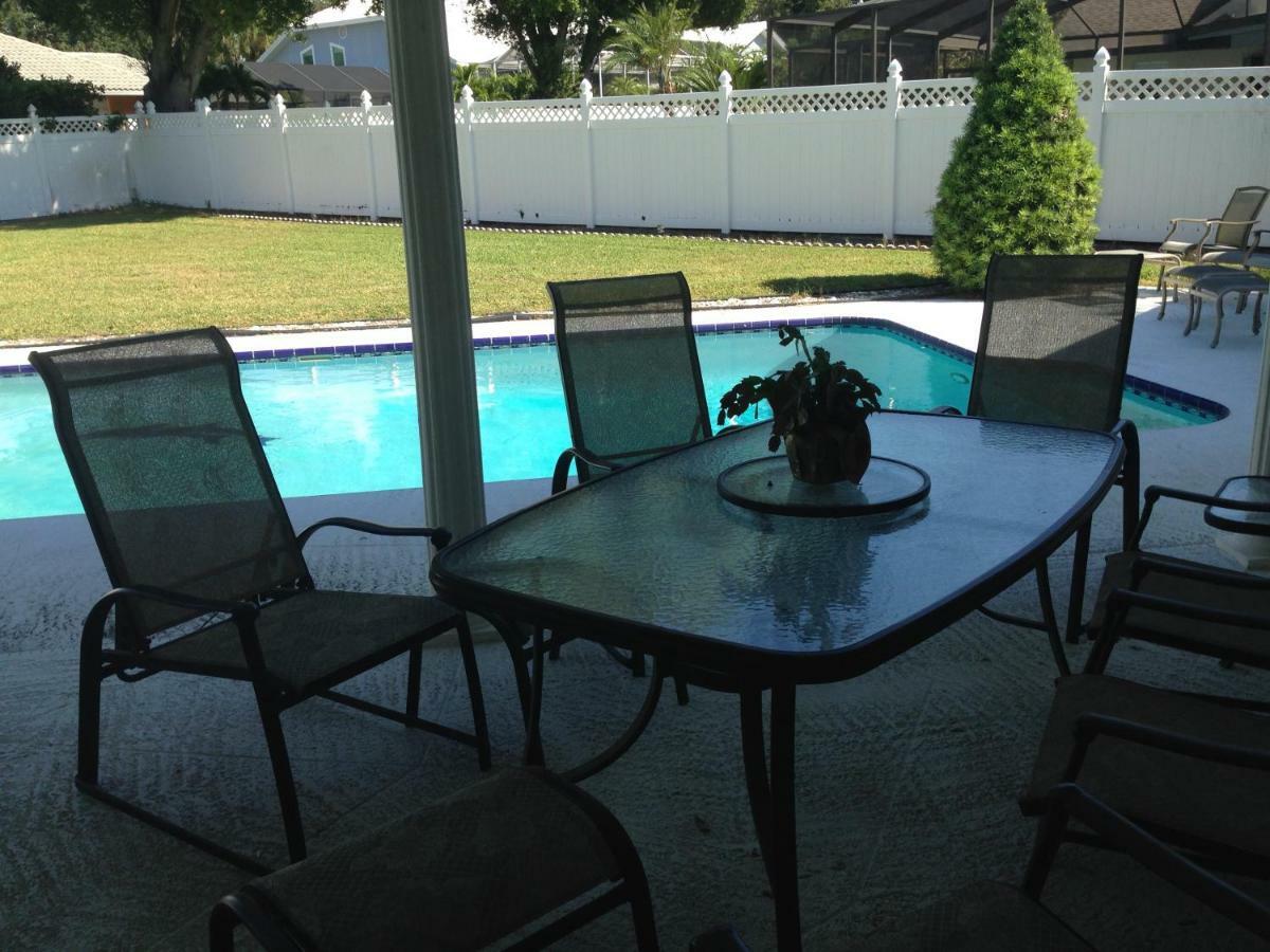 Walk To Indian Rocks Exclusive Use Of Hot Tub, Pool, Bbq,with Privacy Largo