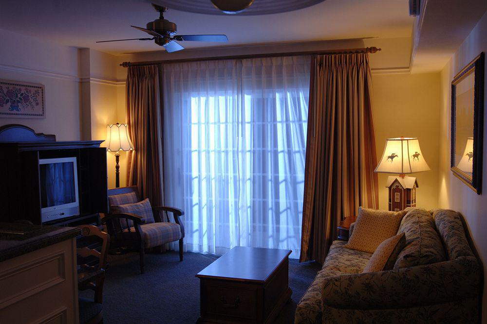 Disney's Saratoga Springs & 4*