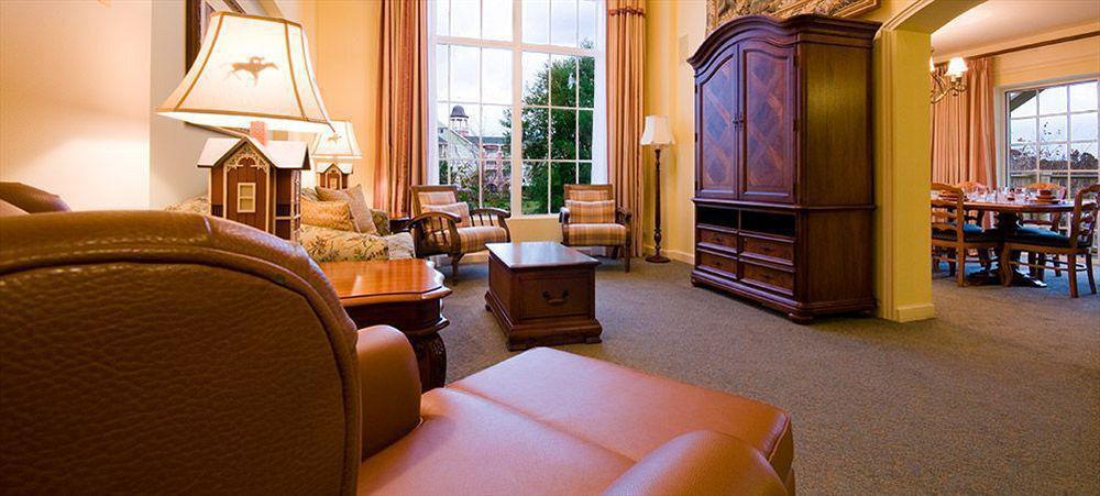 Disney's Saratoga Springs & 4* Lake Buena Vista