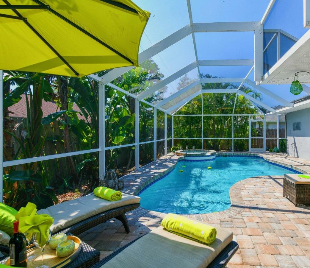 Contemporary Pool I - Pool & Jacuzzi - Nearby Holiday home Venice