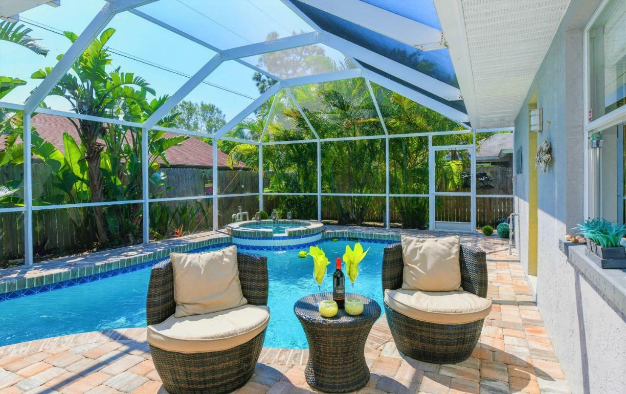 Contemporary Pool I - Pool & Jacuzzi - Nearby *