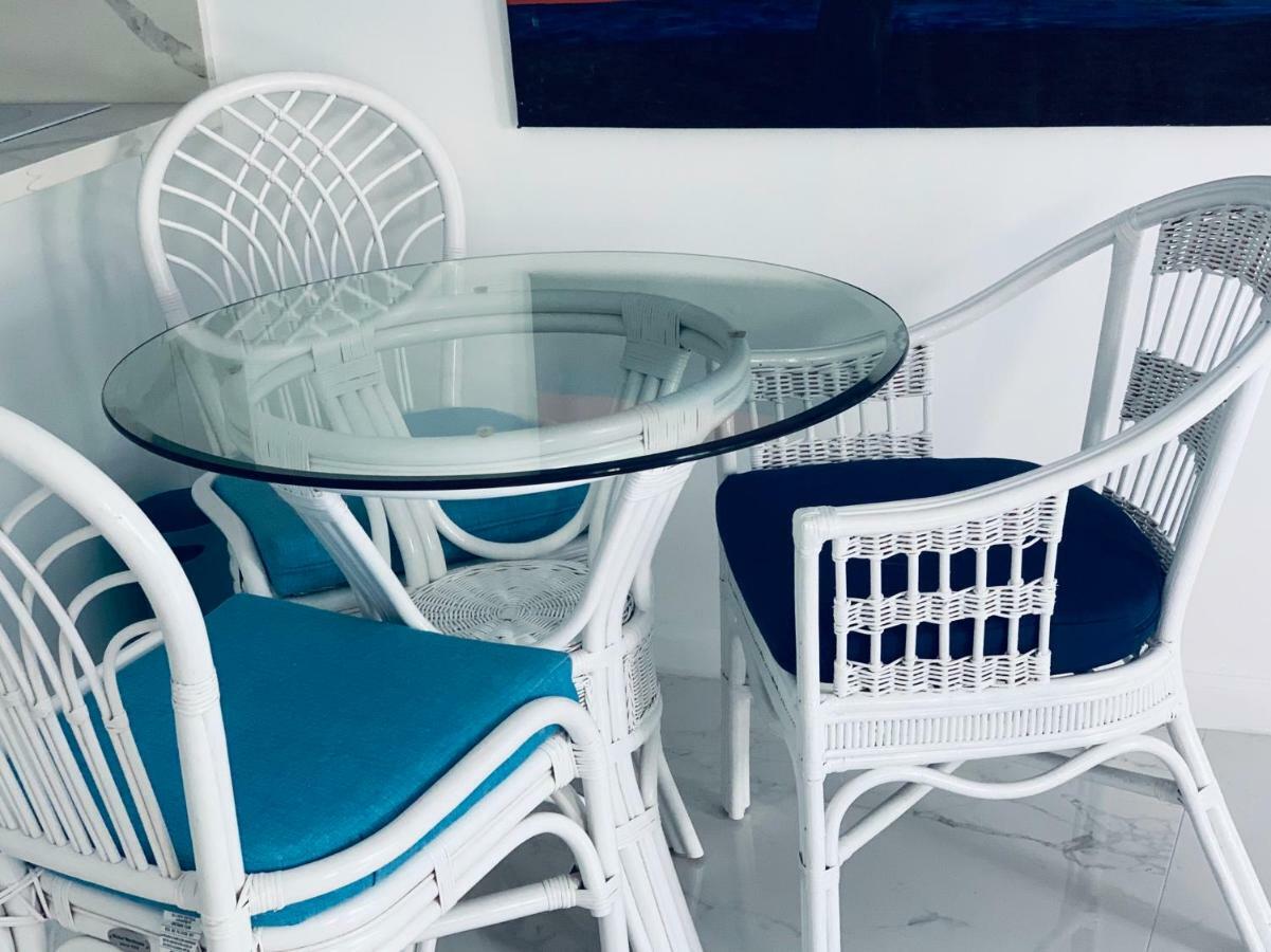 Luxury White Loft On Ocean Drive-south With A View Apartment Miami Beach