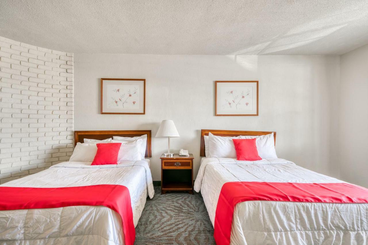 Oyo Pompano Motel
