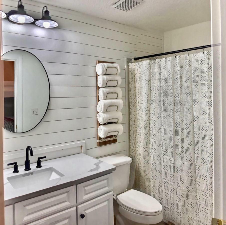 Barefoot Bliss - Beachfront - Sleeps 12 Apartment